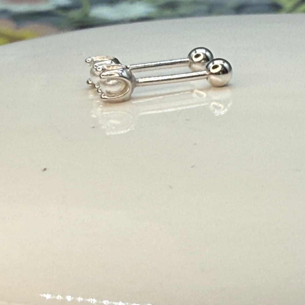 ⭐️🌸Sterling silver 20g 3mm pearl silver screw back earrings nwot - Picture 3 of 9